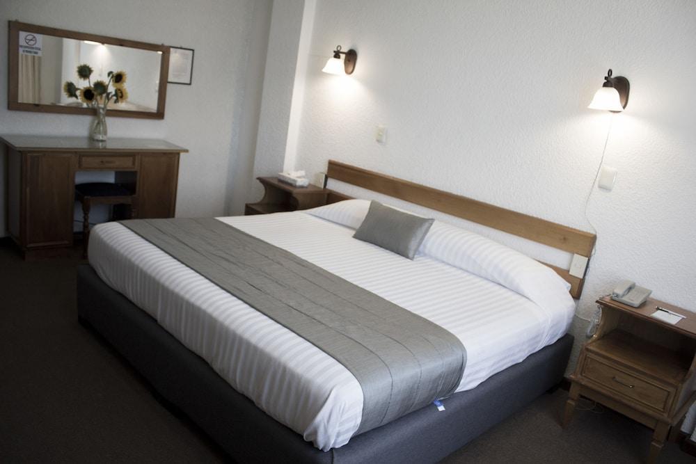 Estanza Hotel & Suites Morelia Extérieur photo