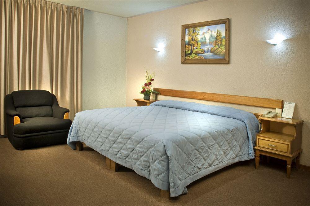 Estanza Hotel & Suites Morelia Extérieur photo