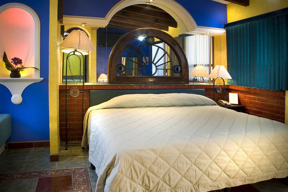 Estanza Hotel & Suites Morelia Extérieur photo