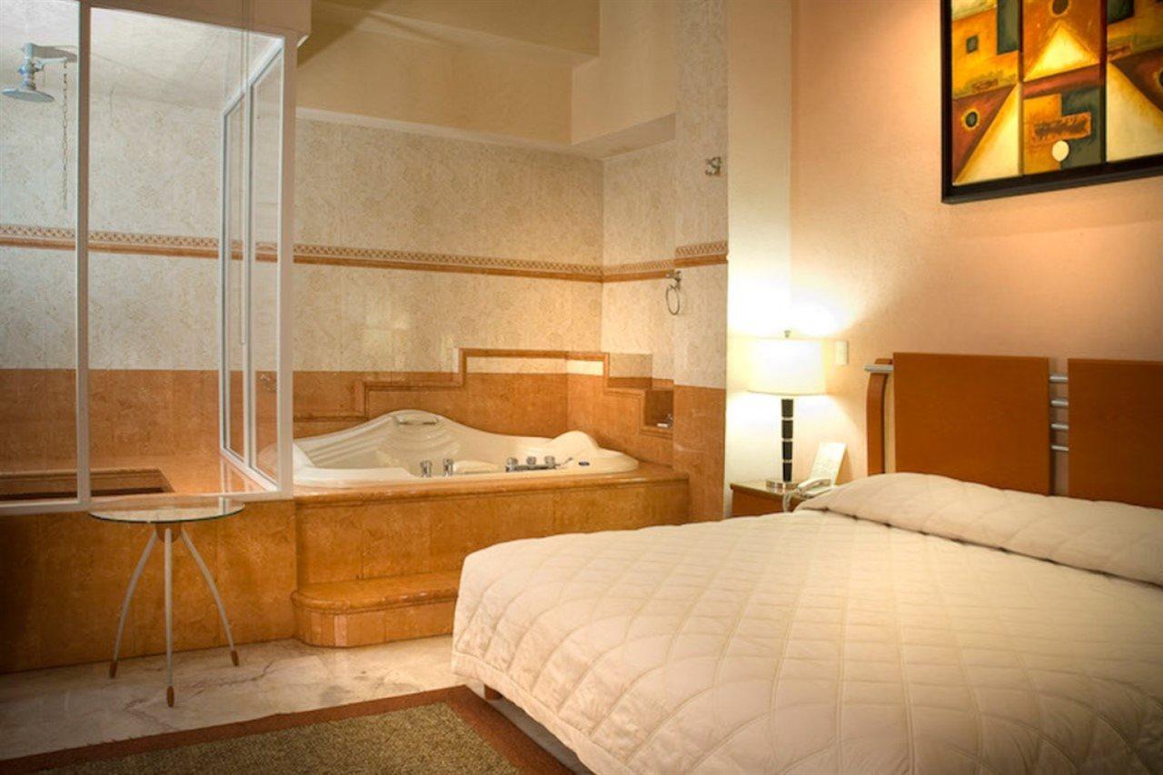 Estanza Hotel & Suites Morelia Extérieur photo