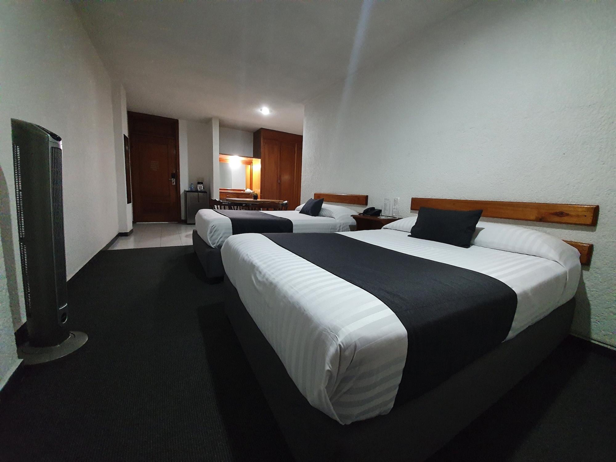 Estanza Hotel & Suites Morelia Extérieur photo